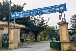Cổng Trung tâm đào tạo và sát hạch lái xe cơ giới đường bộ. (Ảnh: Thanh Hải/TTXVN)