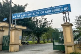 Cổng Trung tâm đào tạo và sát hạch lái xe cơ giới đường bộ. (Ảnh: Thanh Hải/TTXVN)
