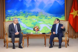 Thủ tướng Phạm Minh Chính tiếp Đại sứ Pháp tại Việt Nam Nicolas Warnery. (Ảnh: Dương Giang/TTXVN)