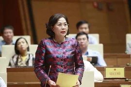 Thống đốc Ngân hàng Nhà nước Nguyễn Thị Hồng giải trình, làm rõ một số vấn đề đại biểu Quốc hội nêu. (Ảnh: Doãn Tấn/TTXVN)