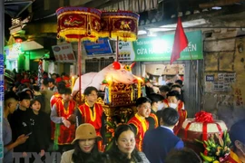 Hằng năm, cứ đến ngày 13 tháng giêng Âm Lịch (năm 2023 đúng ngày 3/2 Dương lịch), nhân dân làng La Phù, huyện Hoài Đức (Hà Nội) lại rộn ràng tổ chức Lễ hội rước Ông lợn truyền thống. (Ảnh: Tuấn Đức/TTXVN) 