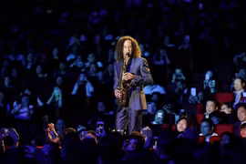 Kenny G đã chiếm trọn cảm tình khán giả bởi sự hồ hởi, thân thiện đầy nghệ sỹ. (Nguồn: BTC) 