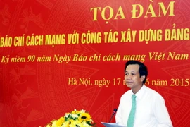 Bí thư Đảng ủy Khối các Cơ quan Trung ương Đào Ngọc Dung phát biểu tại buổi tọa đàm. (Ảnh: Nguyễn Dân/TTXVN)