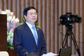 Bộ trưởng Bộ Công Thương Vũ Huy Hoàng trả lời chất vấn của đại biểu Quốc hội. (Ảnh: An Đăng/TTXVN)