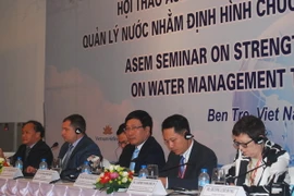 Phó Thủ tướng, Bộ trưởng Bộ Ngoại giao Phạm Bình Minh và các đại biểu tại hội thảo. (Ảnh: Văn Trí/TTXVN)