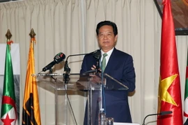 Thủ tướng Nguyễn Tấn Dũng phát biểu tại Công ty Dầu khí Quốc gia Algeria. (Ảnh: Đức Tám/TTXVN)