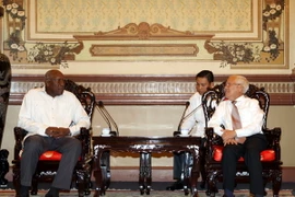 Chủ tịch Ủy ban Nhân dân Thành phố Hồ Chí Minh Lê Hoàng Quân tiếp ông Salvador Valdes Mesa. (Ảnh: Thanh Vũ/TTXVN)