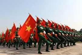 Tập luyện duyệt binh, diễu hành chào mừng kỷ niệm 40 năm Ngày Giải phóng miền Nam, thống nhất đất nước. (Ảnh: Mạnh Linh/TTXVN)