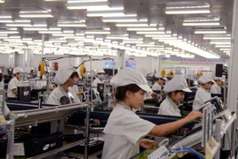 Kinh tế Việt Nam sẽ “trật đường ray phát triển" nếu chậm trễ