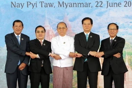 Các Trưởng đoàn chụp ảnh chung. (Ảnh: Đức Tám/TTXVN)