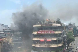 Hiện trường vụ cháy gần Hồ Gươm (Ảnh: Lê Minh Sơn/Vietnam+)