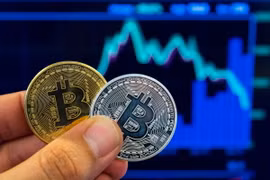 Hình ảnh mô phỏng đồng tiền điện tử Bitcoin. (Ảnh: AFP/TTXVN)