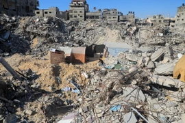 Các tòa nhà bị phá hủy do xung đột Hamas-Israel tại Khan Younis, Dải Gaza. (Ảnh: THX/TTXVN)