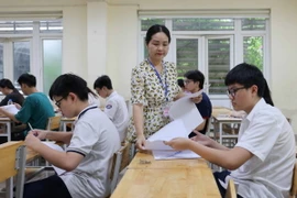 Thí sinh dự thi lớp 10. (Ảnh: TTXVN)