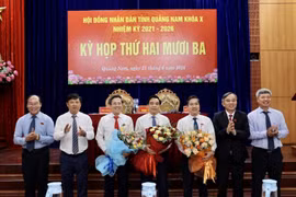 Chủ tịch và các Phó Chủ tịch UBND tỉnh Quảng Nam nhiệm kỳ 2021-2026. (Ảnh Trần Tĩnh/TTXVN)
