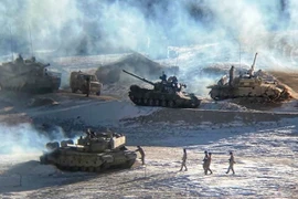 Binh sỹ quân đội Trung Quốc rút khỏi khu vực dọc theo Đường kiểm soát thực tế (LAC) ở Ladakh, biên giới Ấn Độ-Trung Quốc, ngày 16/2/2021. (Ảnh: AFP/TTXVN)