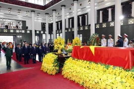 Đoàn Cộng hòa Belarus do ông Siarhei Khamenka, Phó Chủ tịch Thượng viện Cộng hòa Belarus, làm Trưởng đoàn, viếng Tổng Bí thư Nguyễn Phú Trọng. (Ảnh: TTXVN)