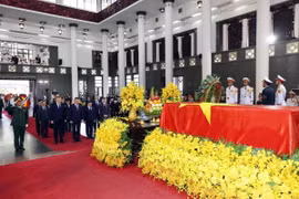 Đoàn Cộng hòa Belarus do ông Siarhei Khamenka, Phó Chủ tịch Thượng viện Cộng hòa Belarus, làm Trưởng đoàn, viếng Tổng Bí thư Nguyễn Phú Trọng. (Ảnh: TTXVN)