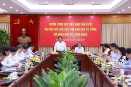 Đoàn Tiểu ban Văn kiện Đại hội XIV của Đảng làm việc với Ban cán sự đảng Bộ Khoa học và Công nghệ. (Ảnh: Văn Điệp/TTXVN)