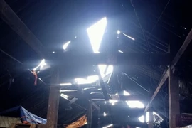 Nhà dân tại xã Nậm Chảy, huyện Mường Khương có nguy cơ bị sập sau mưa lớn. (Ảnh: TTXVN phát)