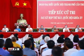 Thủ tướng Phạm Minh Chính và Đoàn đại biểu Quốc hội thành phố Cần Thơ tiếp xúc cử tri quận Thốt Nốt, thành phố Cần Thơ. (Ảnh: Dương Giang/TTXVN)