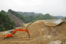 Vị trí xảy ra sự cố sói mòn, vỡ kênh. (Ảnh: Nguyễn Nam/TTXVN)