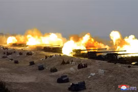 Một cuộc diễn tập pháo binh của quân đội Triều Tiên. (Ảnh: AFP/TTXVN)