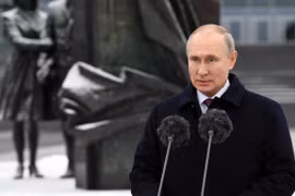 Tổng thống Nga Vladimir Putin phát biểu tại trụ sở SVR. (Nguồn: TASS)