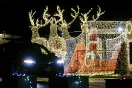 Một cửa hàng bán đồ trang trí Giáng Sinh tại Damascus, Syria. (Ảnh: THX/TTXVN)