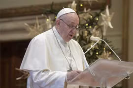Giáo hoàng Francis ban Phép lành truyền thống Urbi et Orbi bằng hình thức trực tuyến từ bục giảng bên trong Tòa thánh Vatican. (Ảnh: AFP/TTXVN)