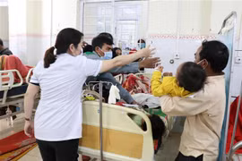 Đa số nạn nhân bị ngộ độc thực phẩm là trẻ em của hai xã Ia Le và Ia Phang, huyện Chư Pưh. (Ảnh: Hồng Điệp/TTXVN)