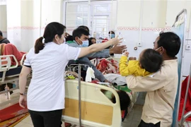 Đa số nạn nhân bị ngộ độc thực phẩm là trẻ em của hai xã Ia Le và Ia Phang, huyện Chư Pưh. (Ảnh: Hồng Điệp/TTXVN)