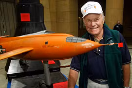 Phi công huyền thoại Chuck Yeager. (Nguồn: Reuters)