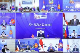 Thủ tướng Nguyễn Xuân Phúc chủ trì Phiên toàn thể Hội nghị Cấp cao ASEAN lần thứ 37 qua hình thức trực tuyến. (Ảnh: Thống Nhất/TTXVN)