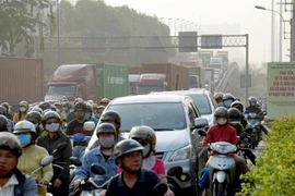 Hoạt động giao thông cũng là một trong những tác nhân làm phát thải nhà kính vượt ngưỡng tại Thành phố Hồ Chí Minh hiện nay. (Ảnh: Tiến Lực/TTXVN)