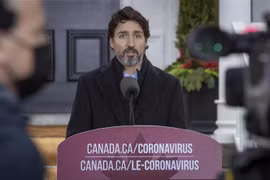 Thủ tướng Canada Justin Trudeau phát biểu tại một cuộc họp báo ở Ottawa. (Ảnh: AFP/TTXVN)