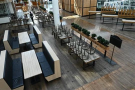 Một nhà hàng đóng cửa do dịch COVID-19 tại Munich, Đức. (Ảnh: AFP/TTXVN)