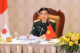 Bộ trưởng Bộ Quốc phòng Việt Nam Thượng tướng Phan Văn Giang hội đàm trực tuyến với Bộ trưởng Bộ Quốc phòng Nhật Bản Kishi Nobuo. (Ảnh: TTXVN phát)