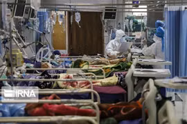 Điều trị cho bệnh nhân mắc COVID-19 tại Tehran, Iran. (Ảnh: IRNA/TTXVN)