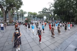 Từ 0h00 ngày 26/6/2021, UBND Thành phố Hà Nội cho phép mở lại một số hoạt động. (Ảnh: Minh Quyết/TTXVN)