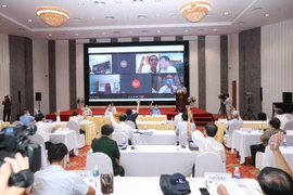 Hội đồng giám khảo biểu quyết thông qua thể lệ chấm chung khảo. (Ảnh: Minh Quyết/TTXVN)