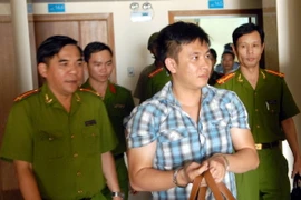 Phá băng nhóm trộm thẻ tín dụng của người nước ngoài