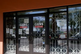 Một cửa hàng súng ở Mesquite, Nevada, nơi đối tượng Stephen Paddock được cho là đã mua vũ khí để tiến hành vụ xả súng tại thành phố Las Vegas. (Nguồn: AFP/TTXVN)