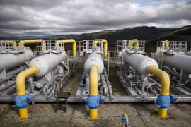 Đường ống dẫn khí đốt tại trạm cung cấp khí gần làng Volovets, miền Tây Ukraine. (Nguồn: Reuters/TTXVN)
