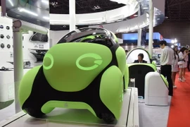 Một mẫu ôtô tự động điều khiển bằng cảm ứng của Toyoda Gosei. (Ảnh: Nguyễn Tuyến-Thành Hữu/Vietnam+)