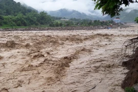 Lũ ống, lũ quét ở thị trấn Ít Ong, huyện Mường La, tỉnh Sơn La. (Ảnh: Nguyễn Cường/TTXVN)