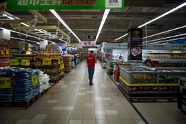 Cảnh vắng vẻ tại một cửa hàng Lotte Mart ở Thượng Hải (Trung Quốc). (Nguồn: AFP/TTXVN)