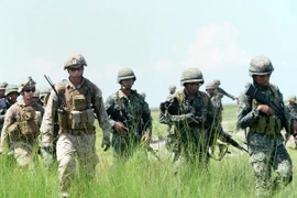 Binh sỹ Mỹ và Philippines tham gia cuộc tập trận chung tại San Antonio, Philippines. (Nguồn: AFP/TTXVN)