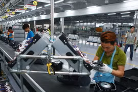 Dây chuyền sản xuất thiết bị điện tử gia dụng tại công ty LG Electronics Việt Nam. (Ảnh: Lâm Khánh/TTXVN)
