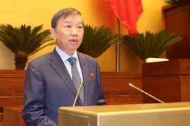Bộ trưởng Bộ Công an Tô Lâm thừa ủy quyền của Thủ tướng Chính phủ trình bày tờ trình về dự án Luật Bảo vệ bí mật nhà nước. (Ảnh: Trọng Đức/TTXVN)